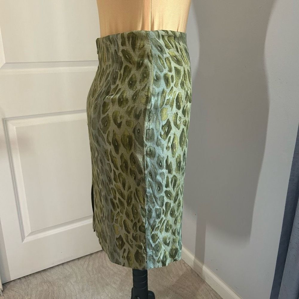 Liz Claiborne Green Patterned Knee Length Skirt - Picture 2 of 4